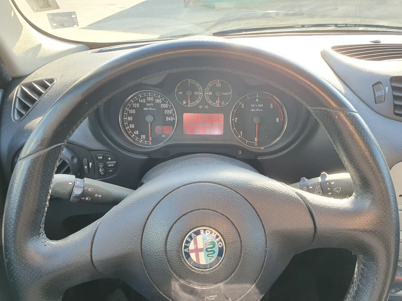 Alfa Romeo 147 1.9 JTD, снимка 12 - Автомобили и джипове - 48953810