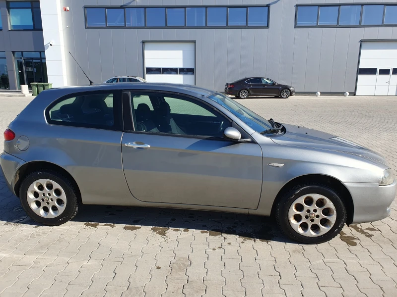 Alfa Romeo 147 1.9 JTD, снимка 8 - Автомобили и джипове - 48953810