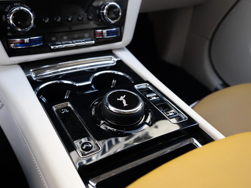 Rolls-Royce Spectre / TWO TONE/ SHOOTING STAR/ STARLIGHT/ BESPOKE/, снимка 16 - Автомобили и джипове - 52752132