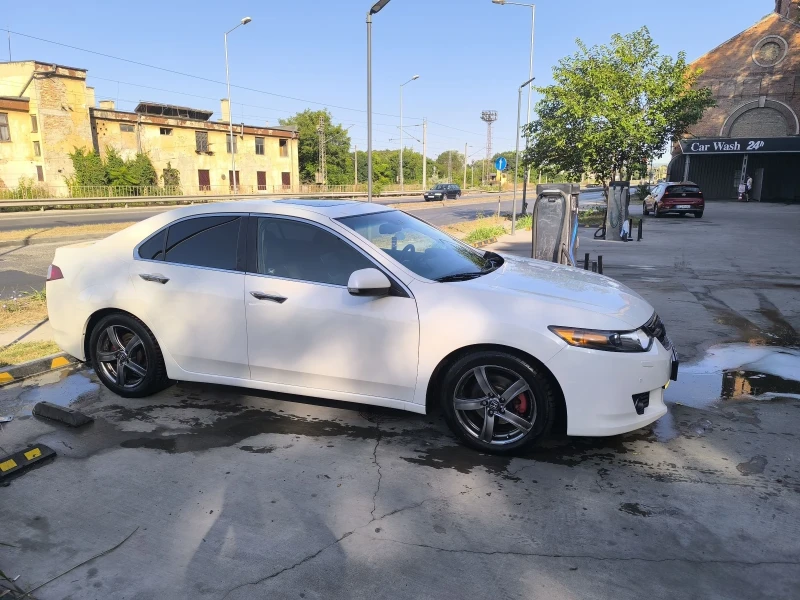 Honda Accord Honda Accord 8 2.2 i-dtec 150к.с., снимка 4 - Автомобили и джипове - 52946071