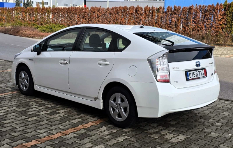 Toyota Prius 1.8Hybrid/136/e-CVT, снимка 6 - Автомобили и джипове - 53285215