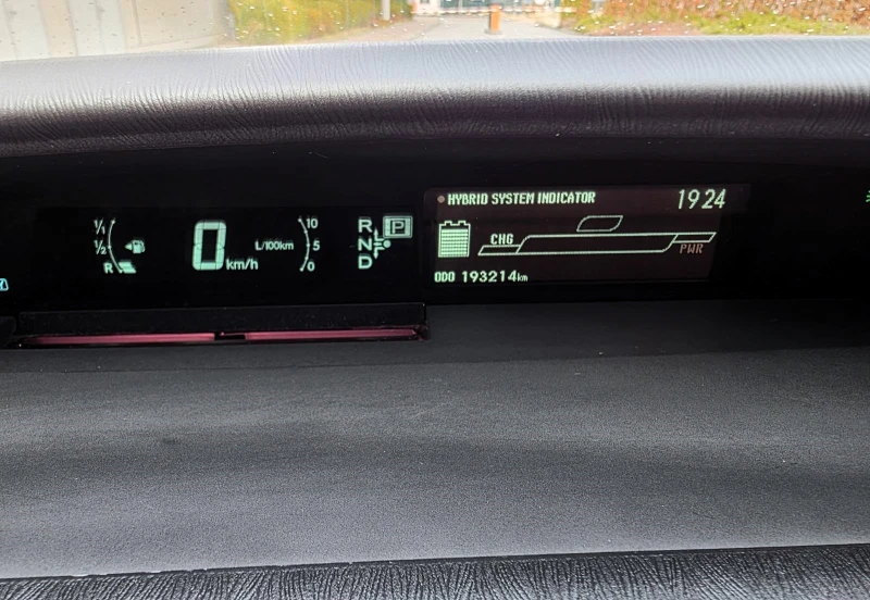 Toyota Prius 1.8Hybrid/136/e-CVT, снимка 9 - Автомобили и джипове - 53285215