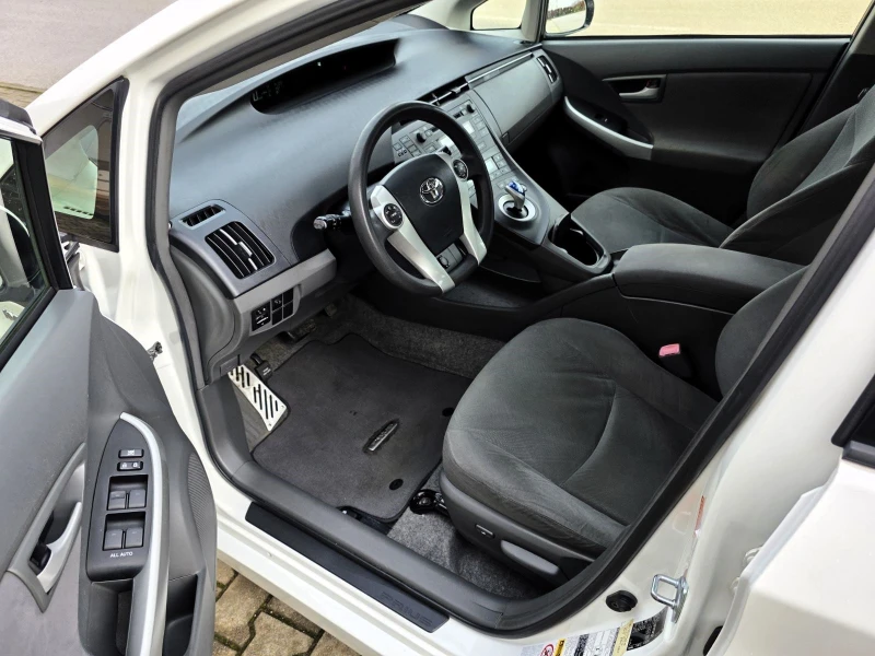 Toyota Prius 1.8Hybrid/136/e-CVT, снимка 7 - Автомобили и джипове - 53285215