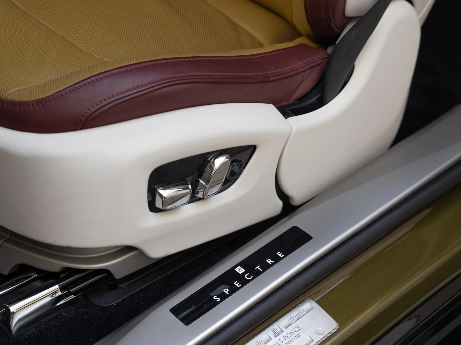 Rolls-Royce Spectre / TWO TONE/ SHOOTING STAR/ STARLIGHT/ BESPOKE/ - изображение 8