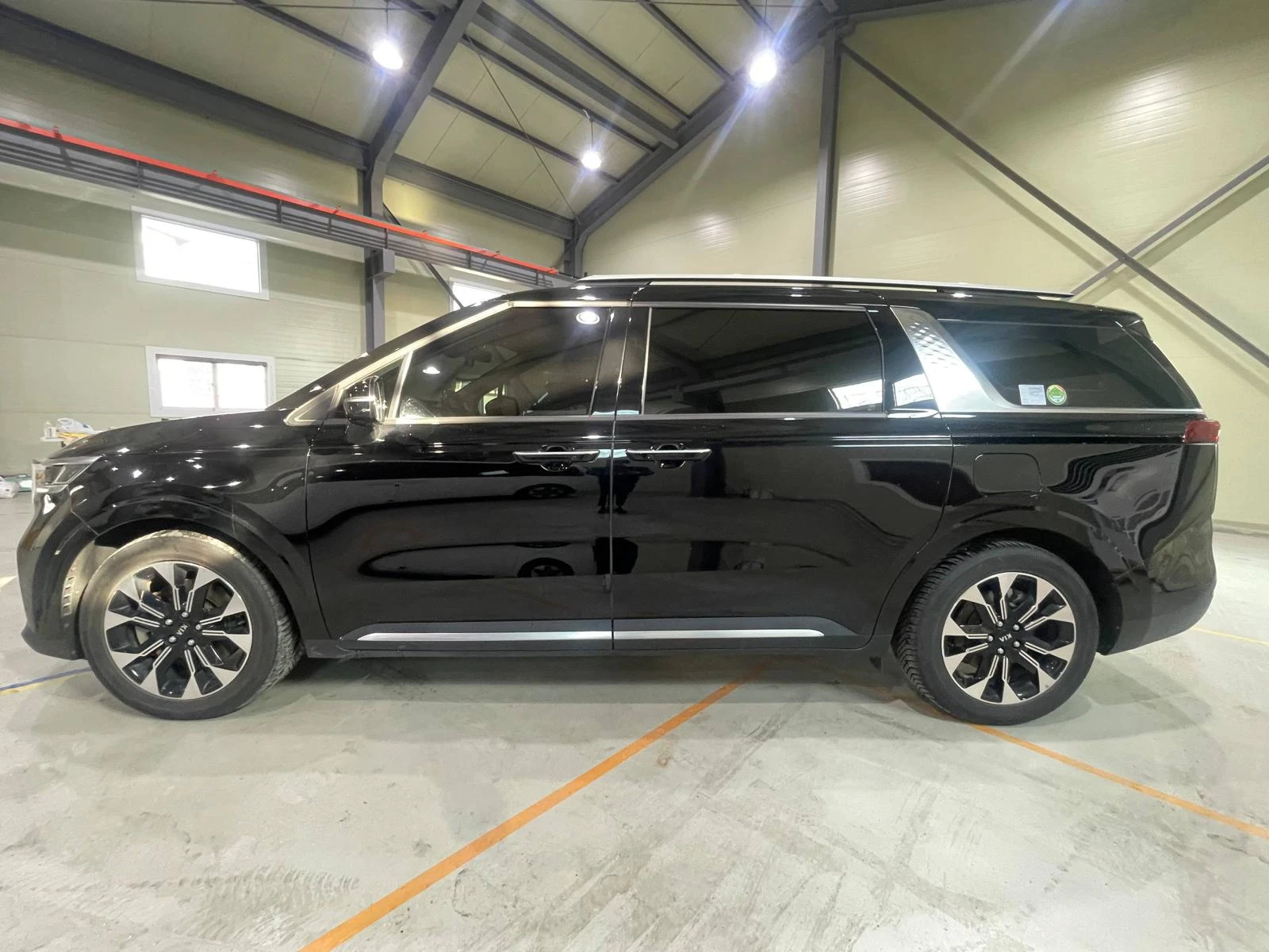 Kia Carnival 2.2 CRDi ! Noblesse ! 8+ 1 !, снимка 4 - Автомобили и джипове - 54135404