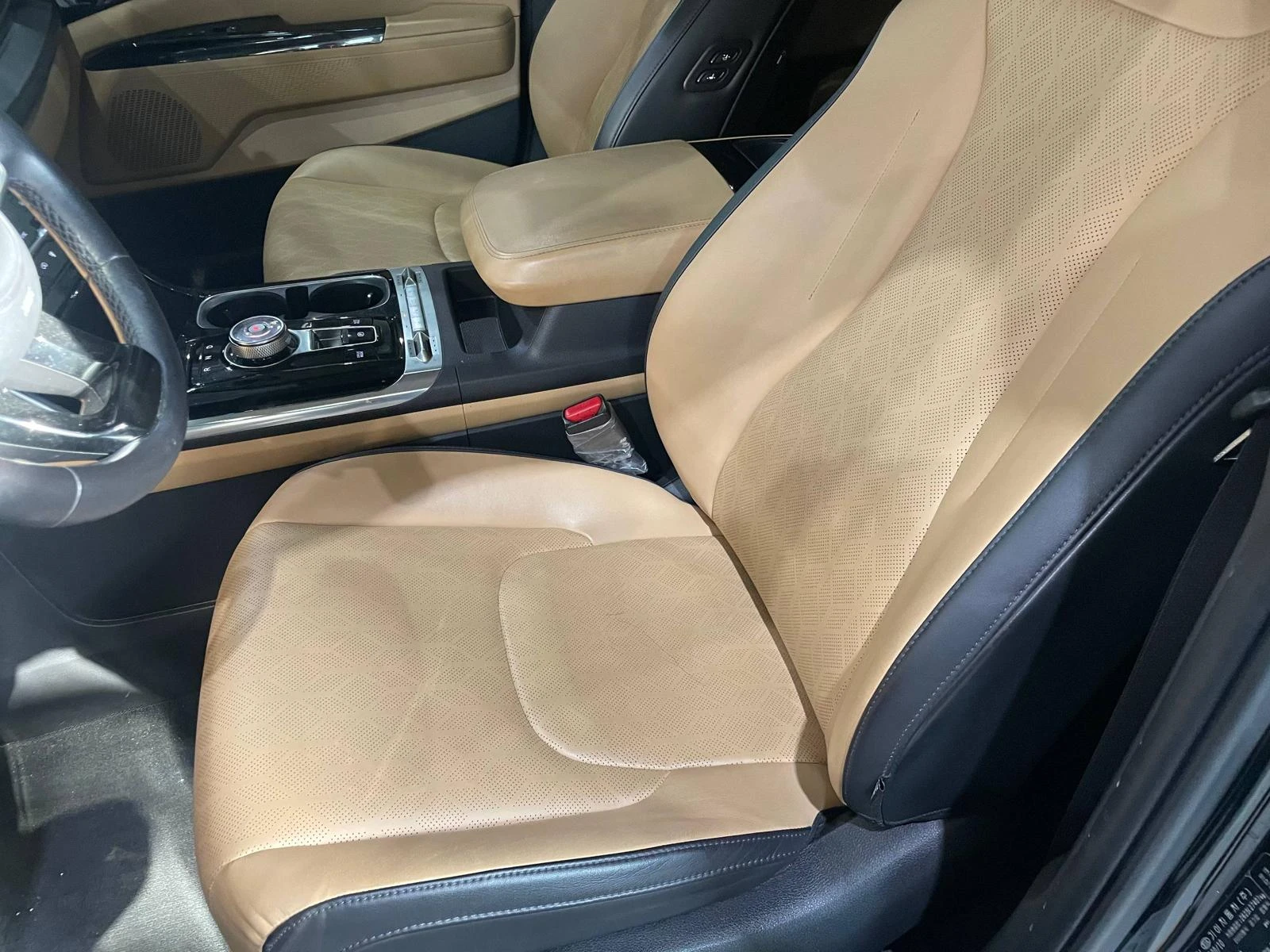 Kia Carnival 2.2 CRDi ! Noblesse ! 8+ 1 !, снимка 9 - Автомобили и джипове - 54135404