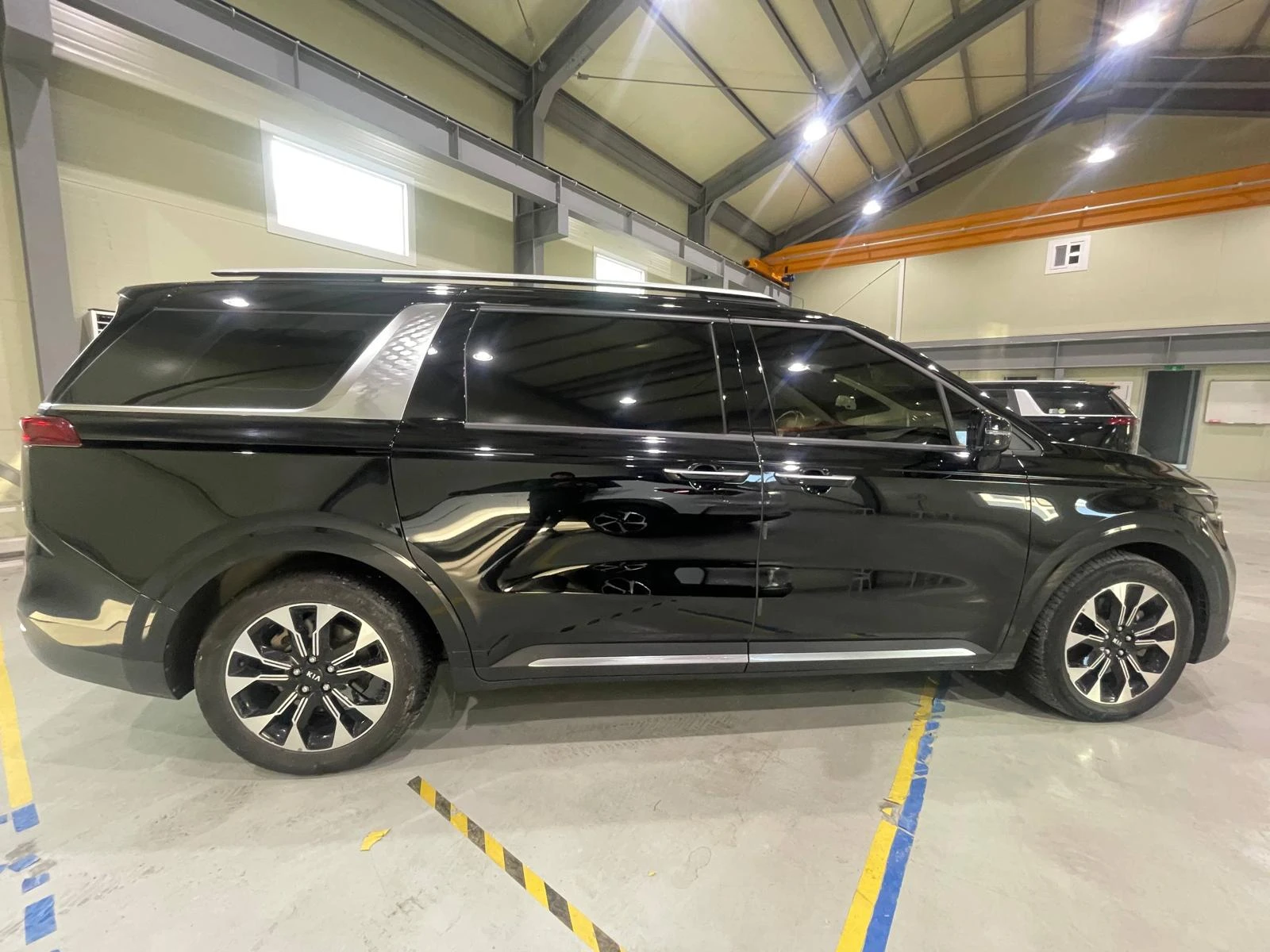 Kia Carnival 2.2 CRDi ! Noblesse ! 8+ 1 !, снимка 5 - Автомобили и джипове - 54135404