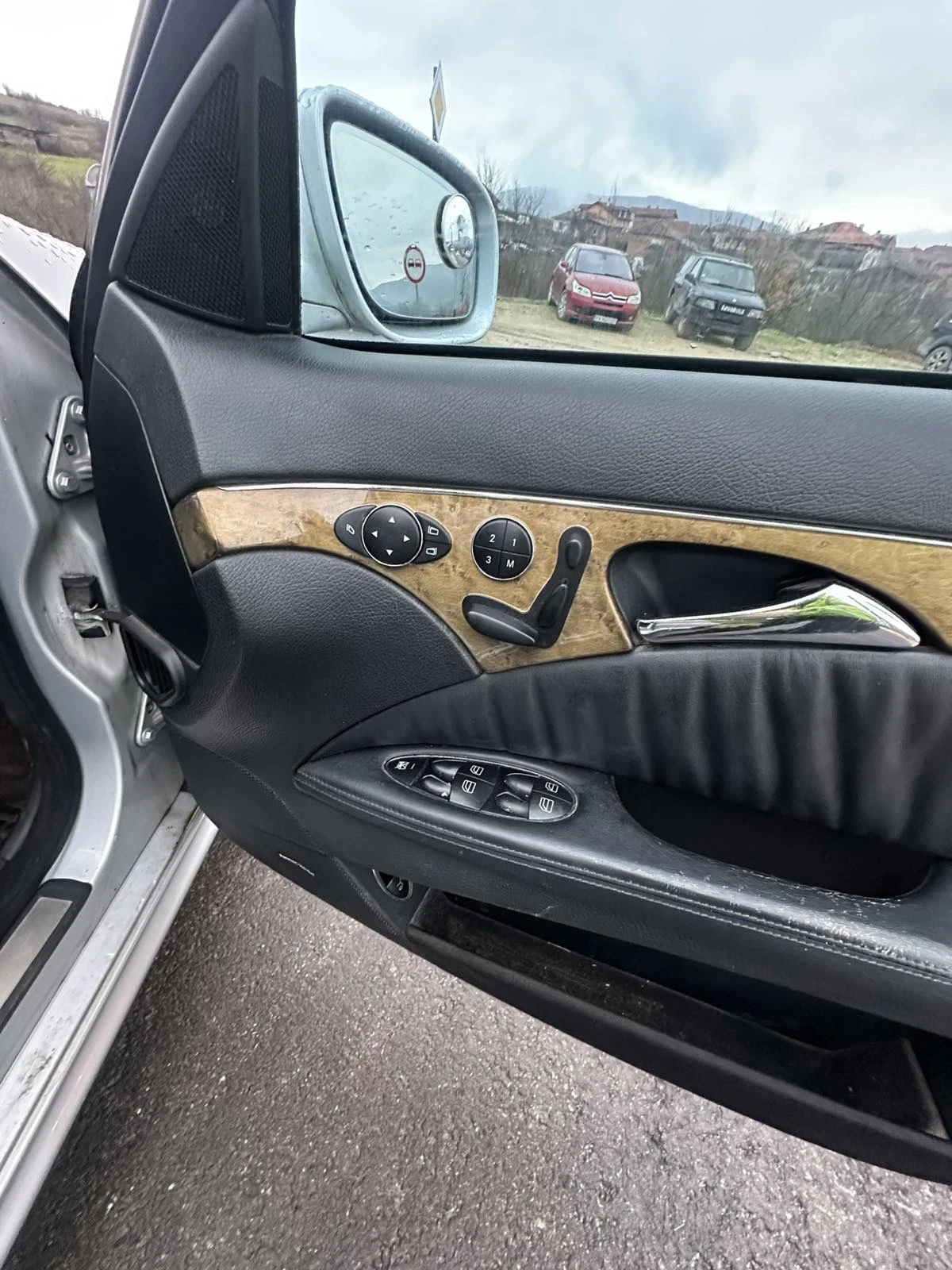 Mercedes-Benz E 63 AMG, снимка 12 - Автомобили и джипове - 54197171