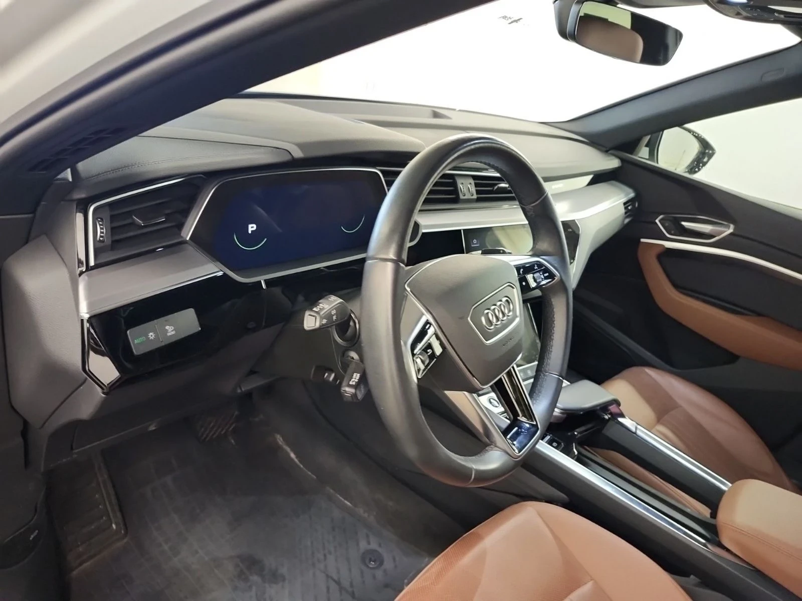 Audi E-Tron 55 quattro S line  | Панорама | 360 | Обдух  | , снимка 8 - Автомобили и джипове - 54217537