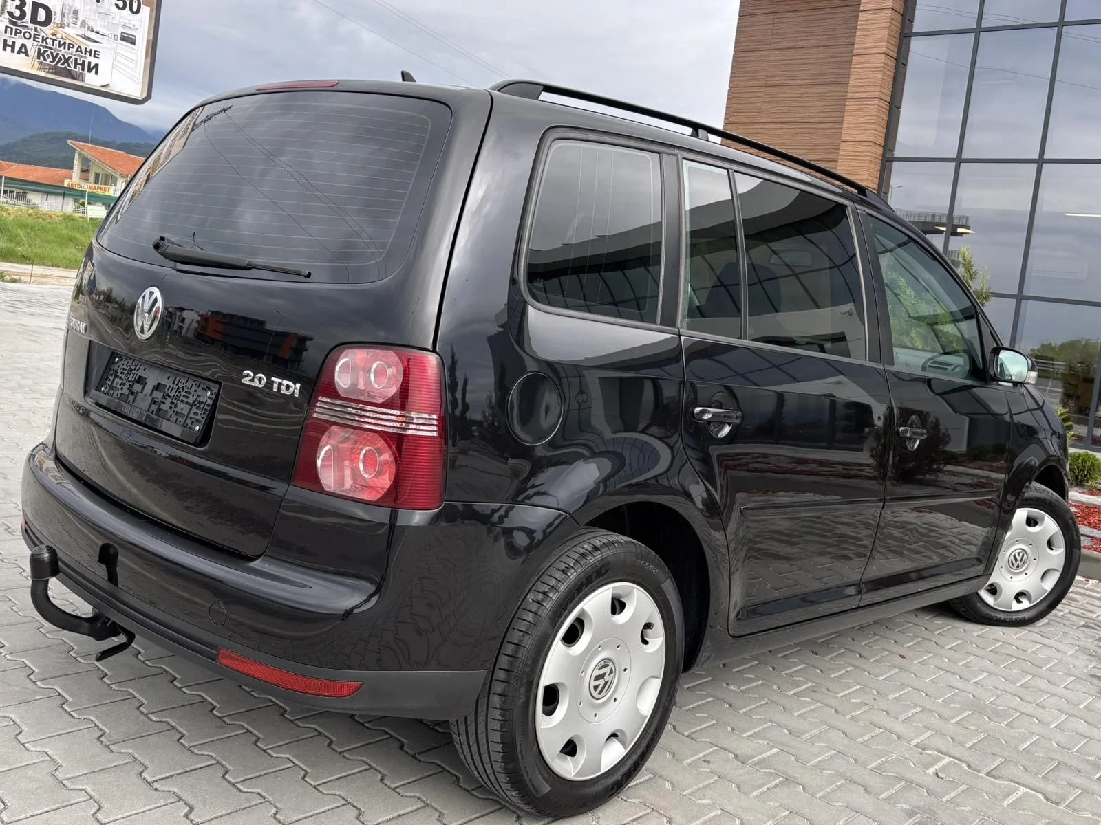 VW Touran 2.0TDi/140ps/HiGHLiNE/КЛИМАТРОНИК/ГЕРМАНИЯ, снимка 3 - Автомобили и джипове - 54277281