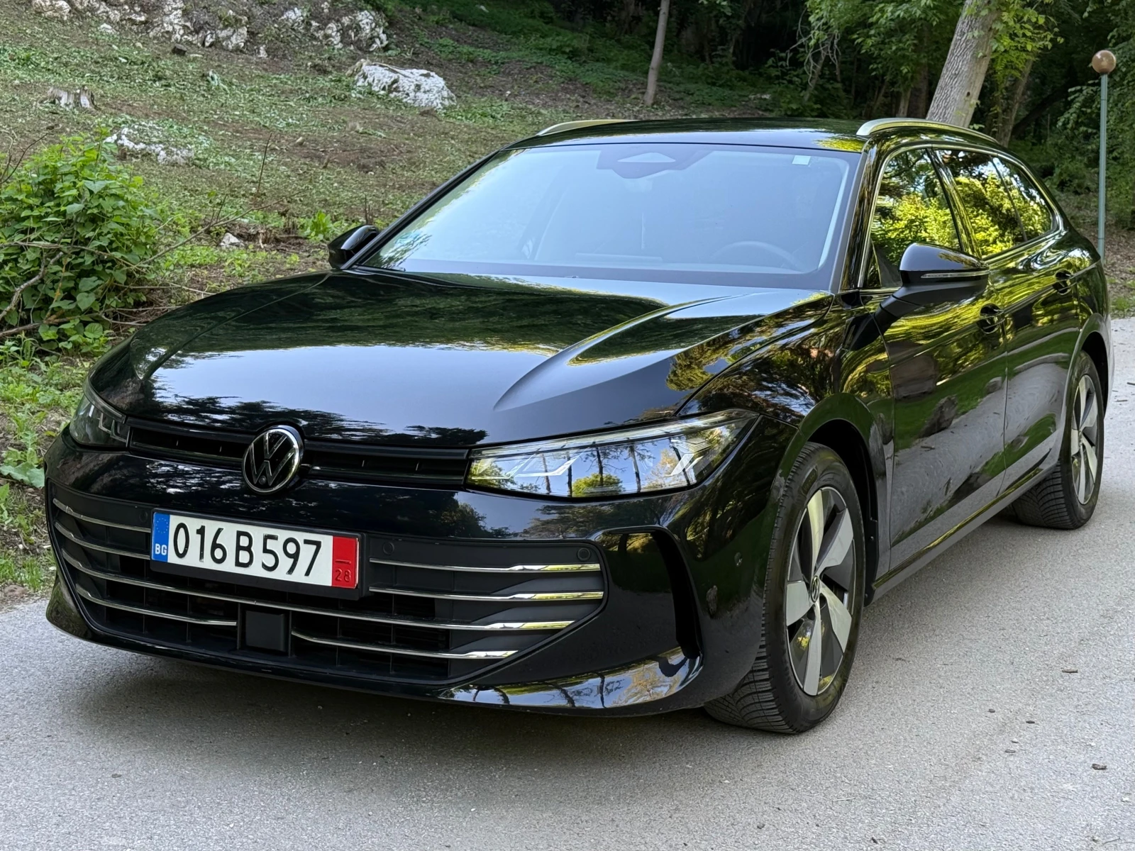 VW Passat 2.0TDI* DIST* ELEGANCE * CAM360* NAVI* FULL 