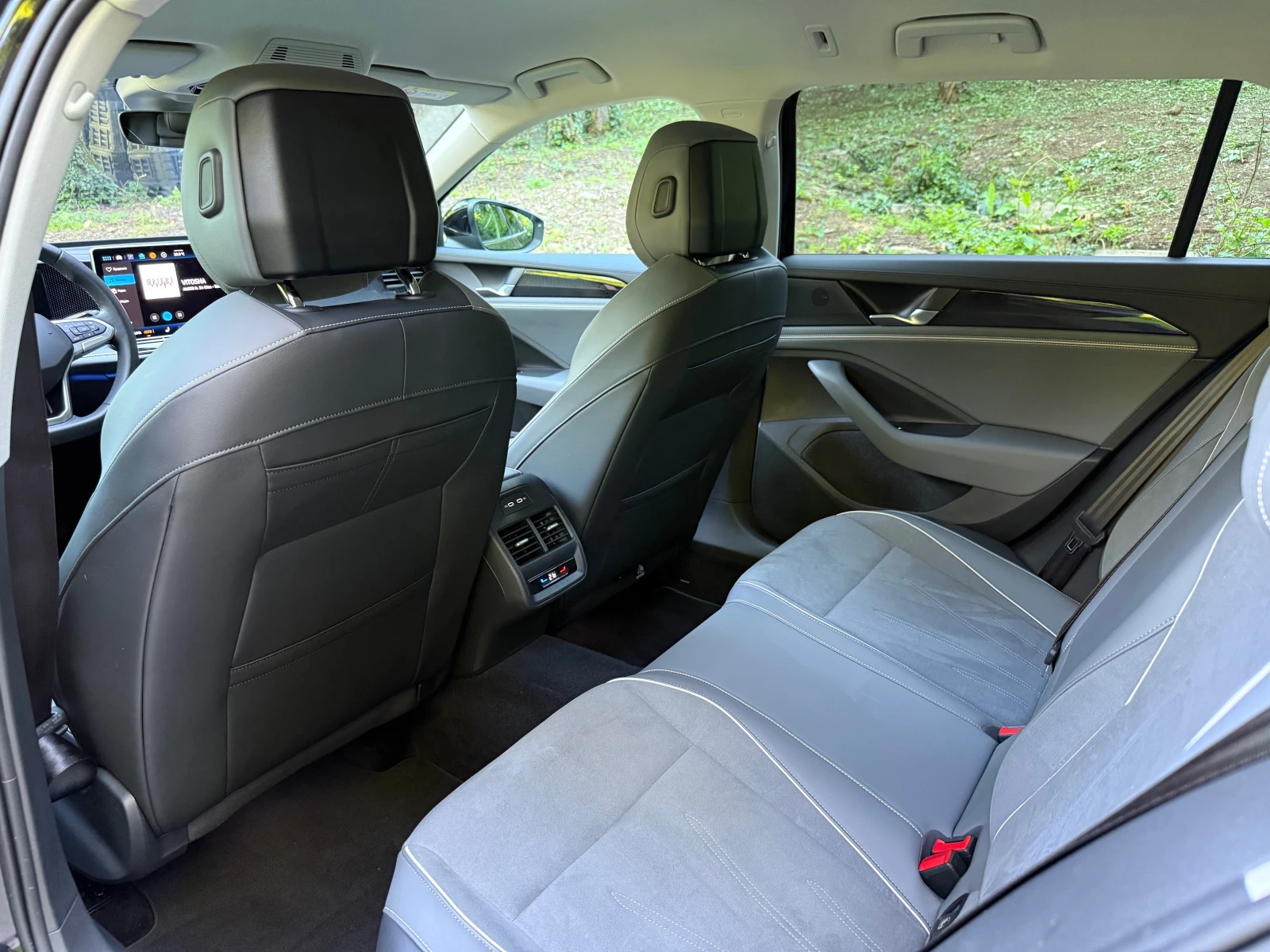 VW Passat 2.0TDI* DIST* ELEGANCE * CAM360* NAVI* FULL , снимка 12 - Автомобили и джипове - 54682354