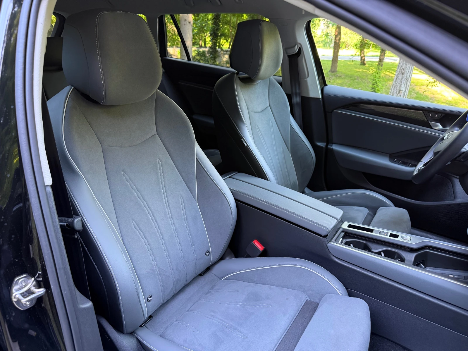 VW Passat 2.0TDI* DIST* ELEGANCE * CAM360* NAVI* FULL , снимка 10 - Автомобили и джипове - 54682354