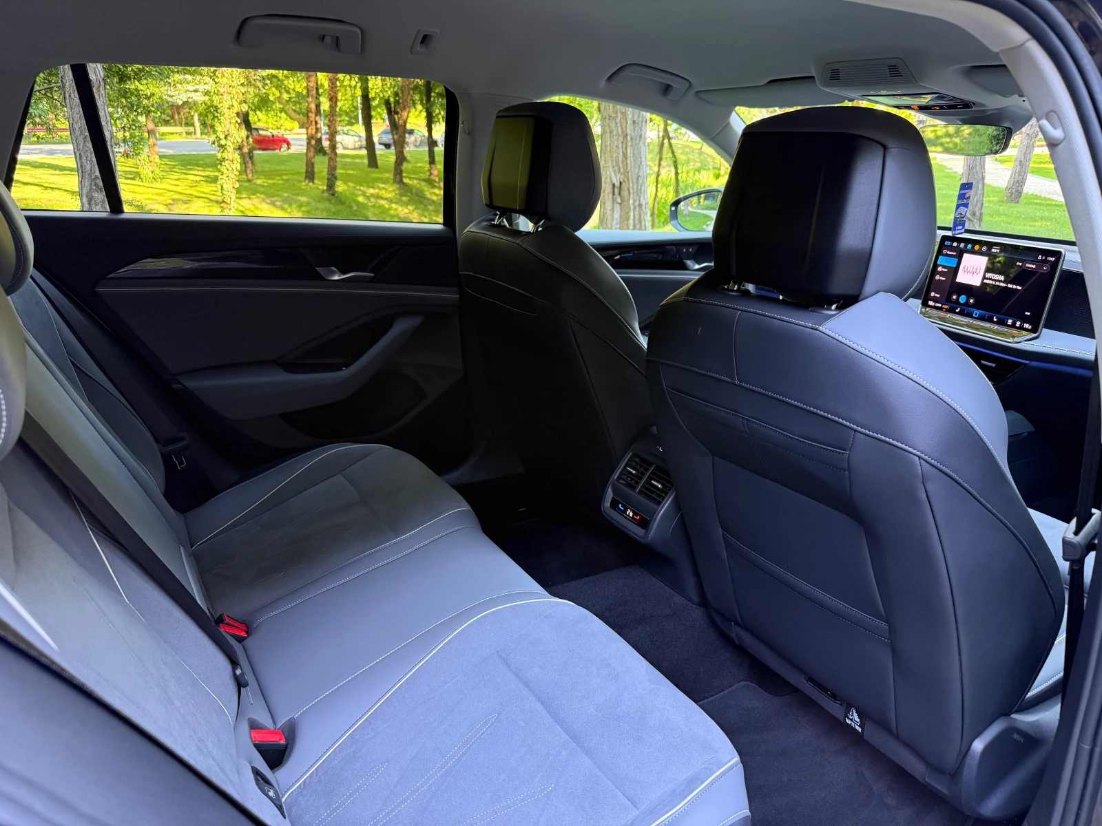 VW Passat 2.0TDI* DIST* ELEGANCE * CAM360* NAVI* FULL , снимка 11 - Автомобили и джипове - 54682354