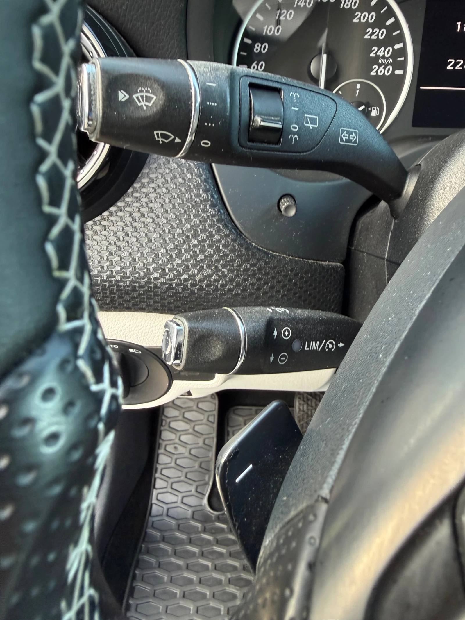 Mercedes-Benz A 200 AVT/SPORT, снимка 16 - Автомобили и джипове - 55466864