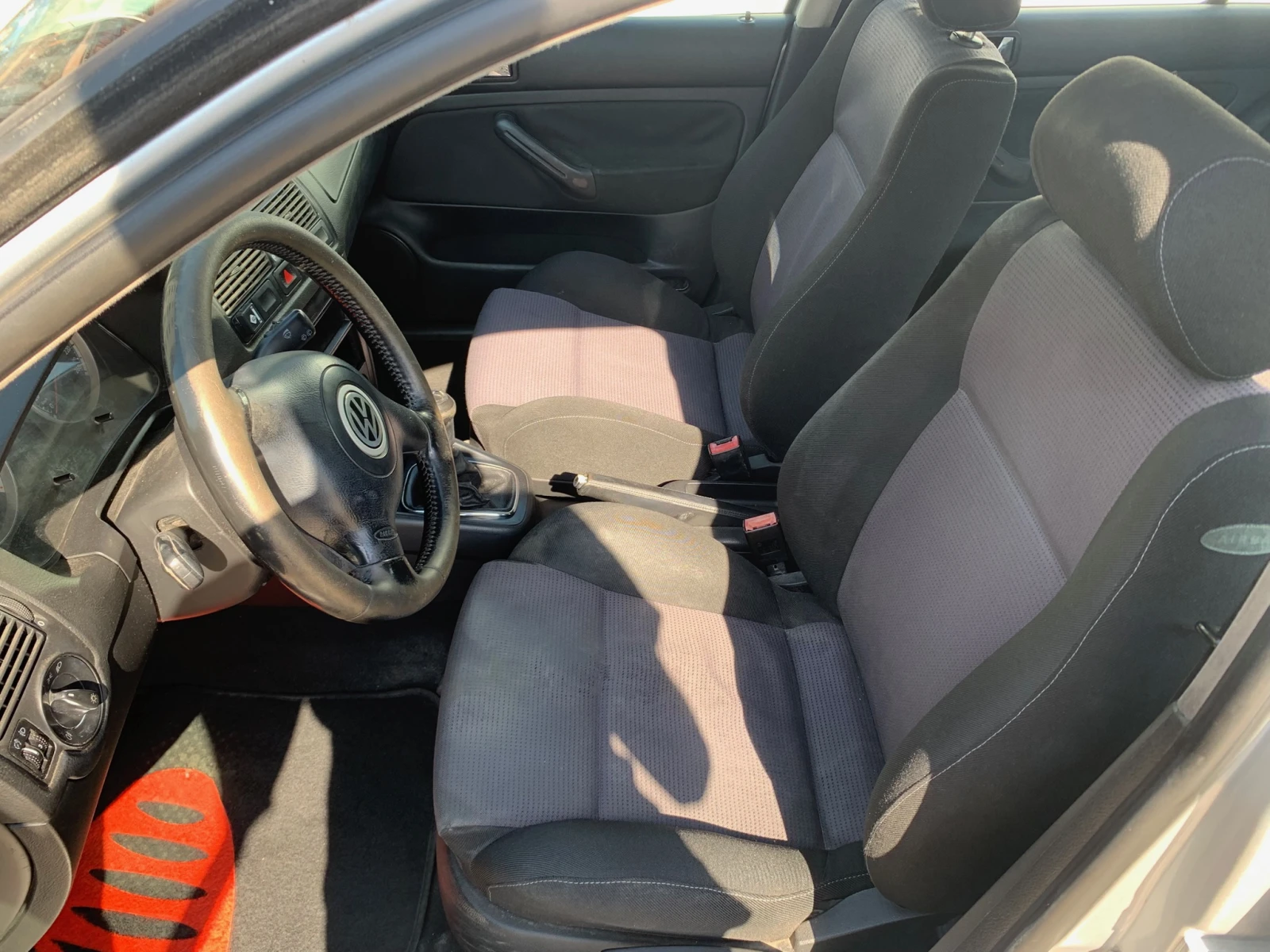 VW Golf Mk 4 1.6, снимка 7 - Автомобили и джипове - 55985252