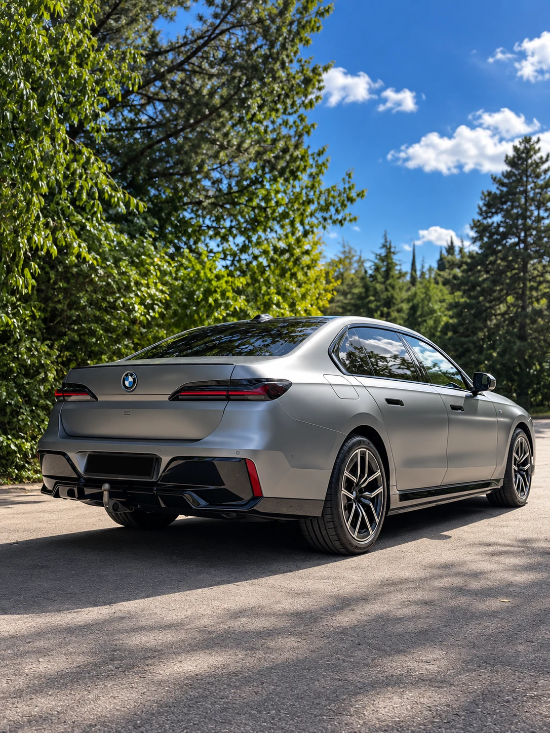 BMW 750 750e M-Pro Plug-in Hybrid xDrive, снимка 4 - Автомобили и джипове - 56331091