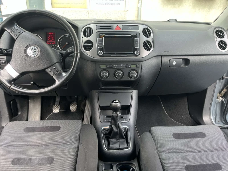 VW Tiguan, снимка 14 - Автомобили и джипове - 52636225