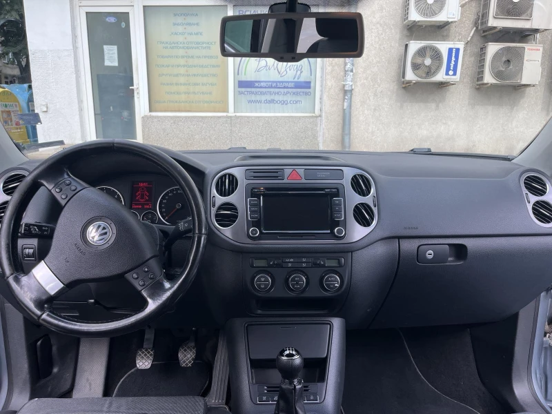 VW Tiguan, снимка 13 - Автомобили и джипове - 52636225