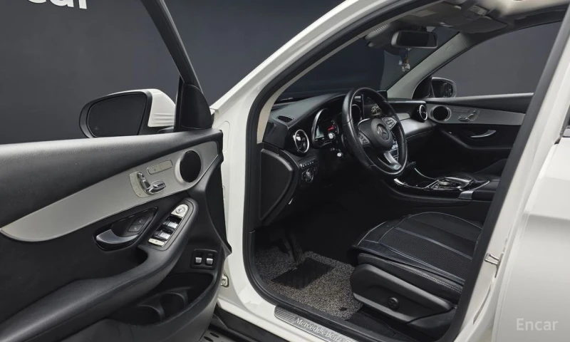 Mercedes-Benz GLC 350, снимка 10 - Автомобили и джипове - 53525424