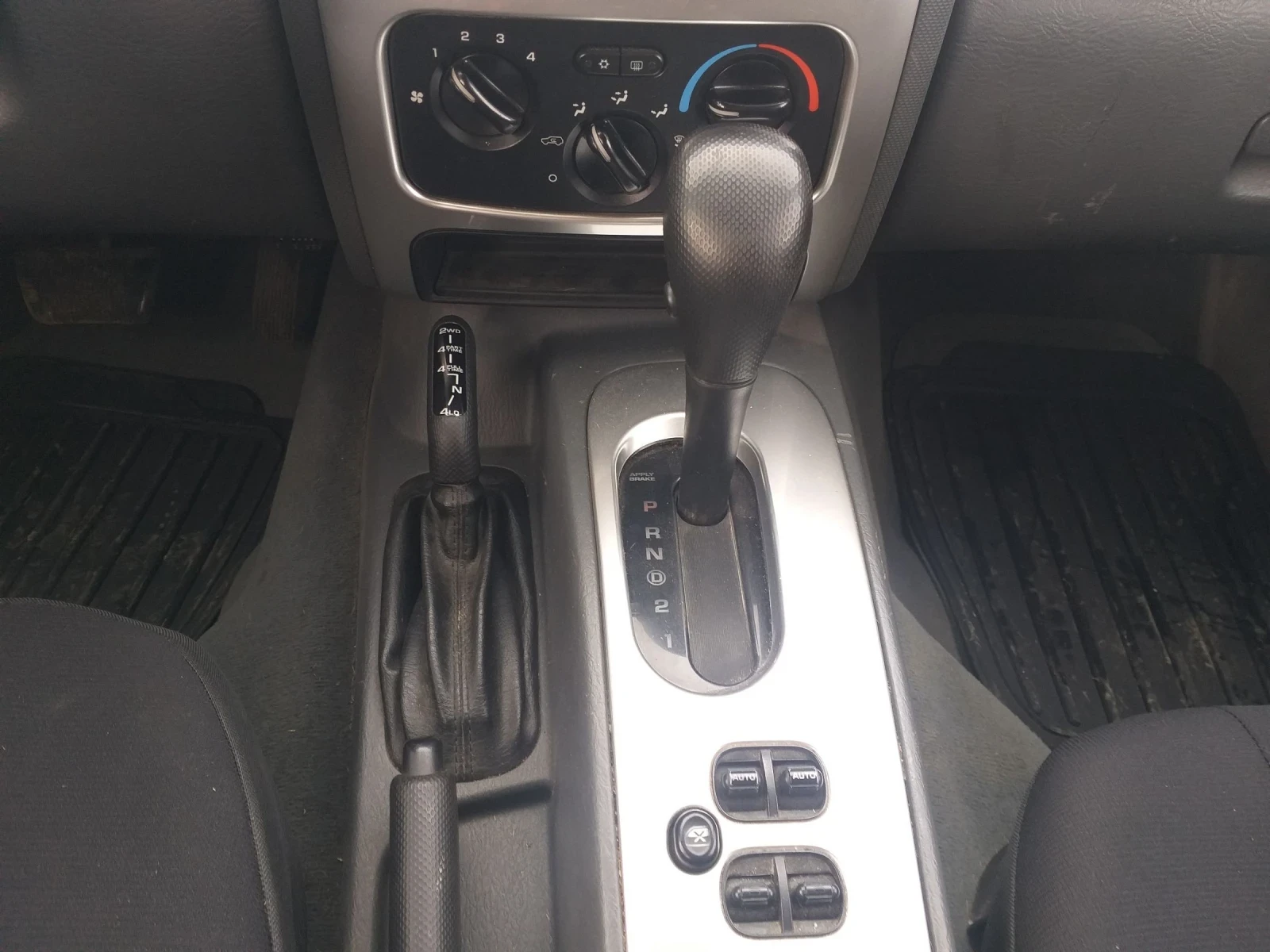 Jeep Cherokee 2.8CRD 4X4 - изображение 7