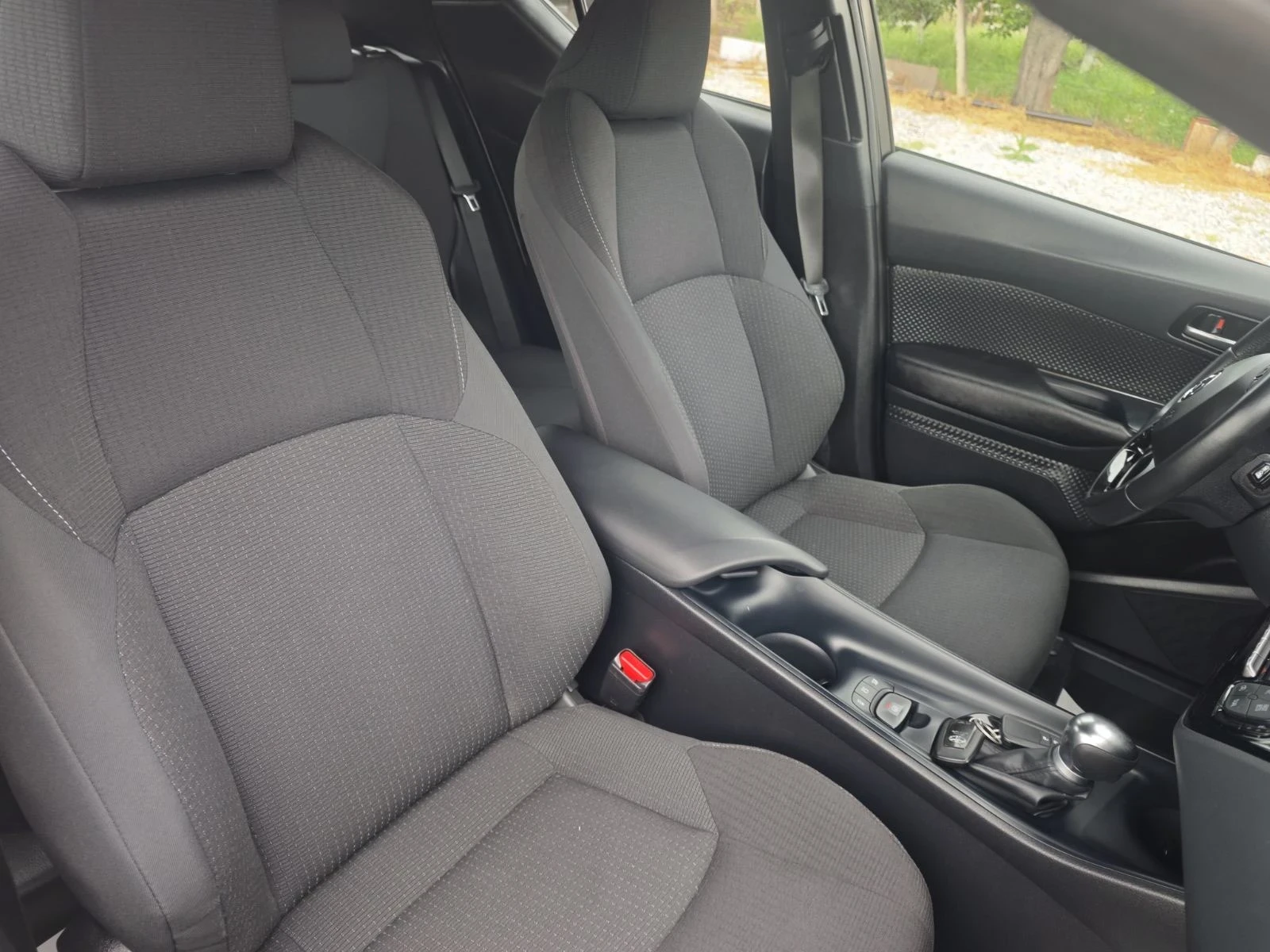 Toyota C-HR 1.8/122kc | Mobile.bg   12