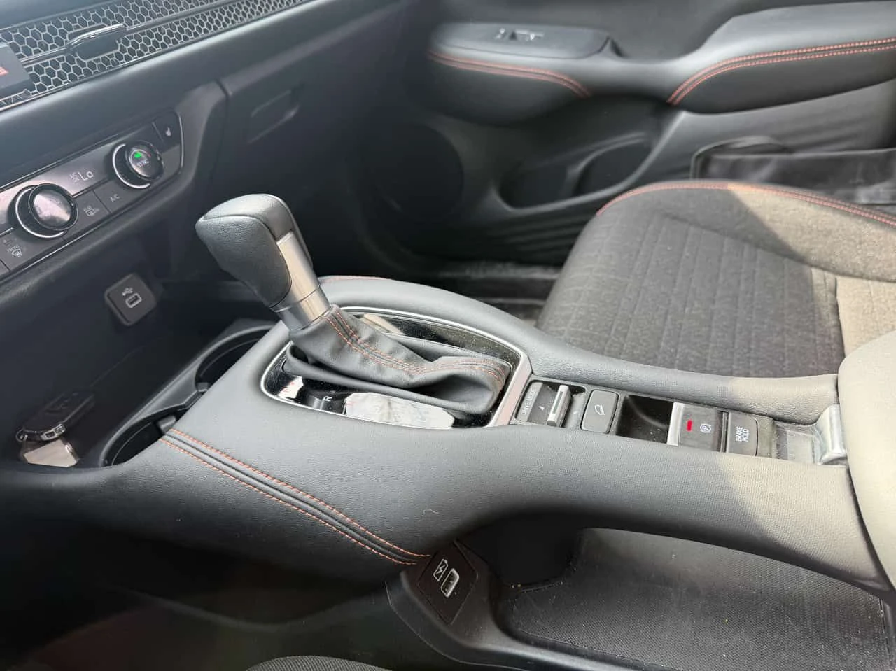 Honda Hr-v * Sport AWD CVT * ПОДГРЕВ НА СЕДАЛКИ И ВОЛАН* , снимка 16 - Автомобили и джипове - 54080750