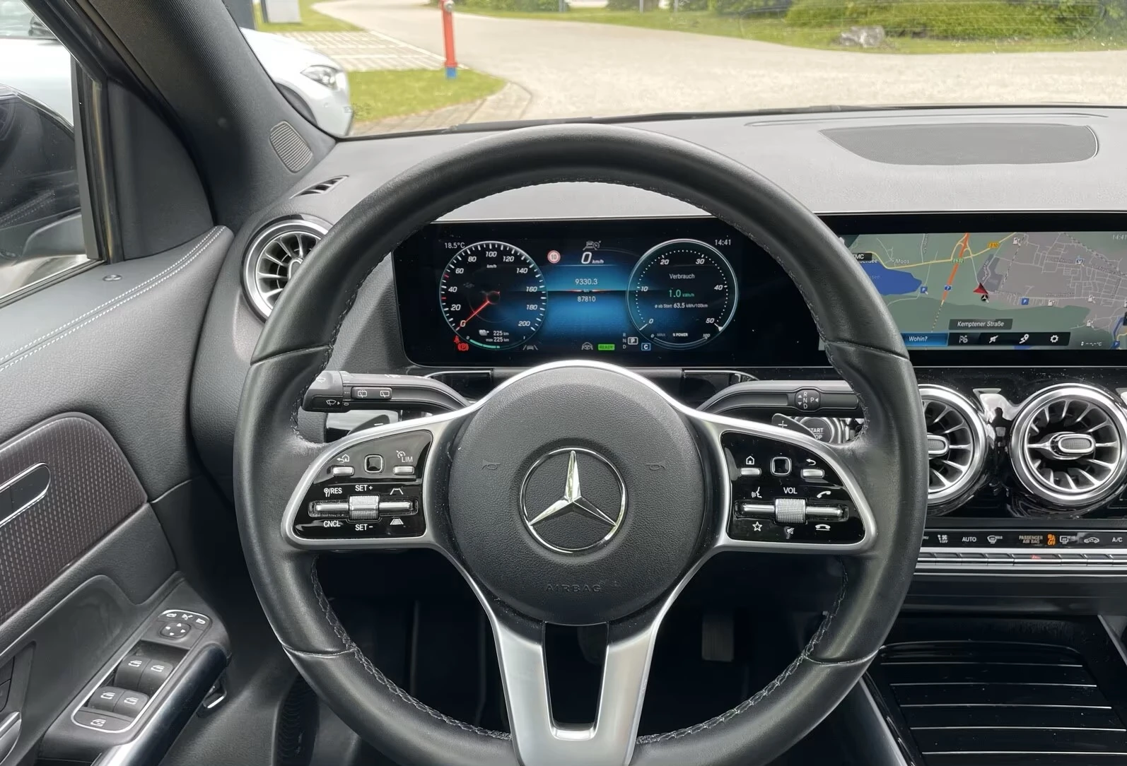 Mercedes-Benz EQA 250 Progressive, снимка 9 - Автомобили и джипове - 54677761