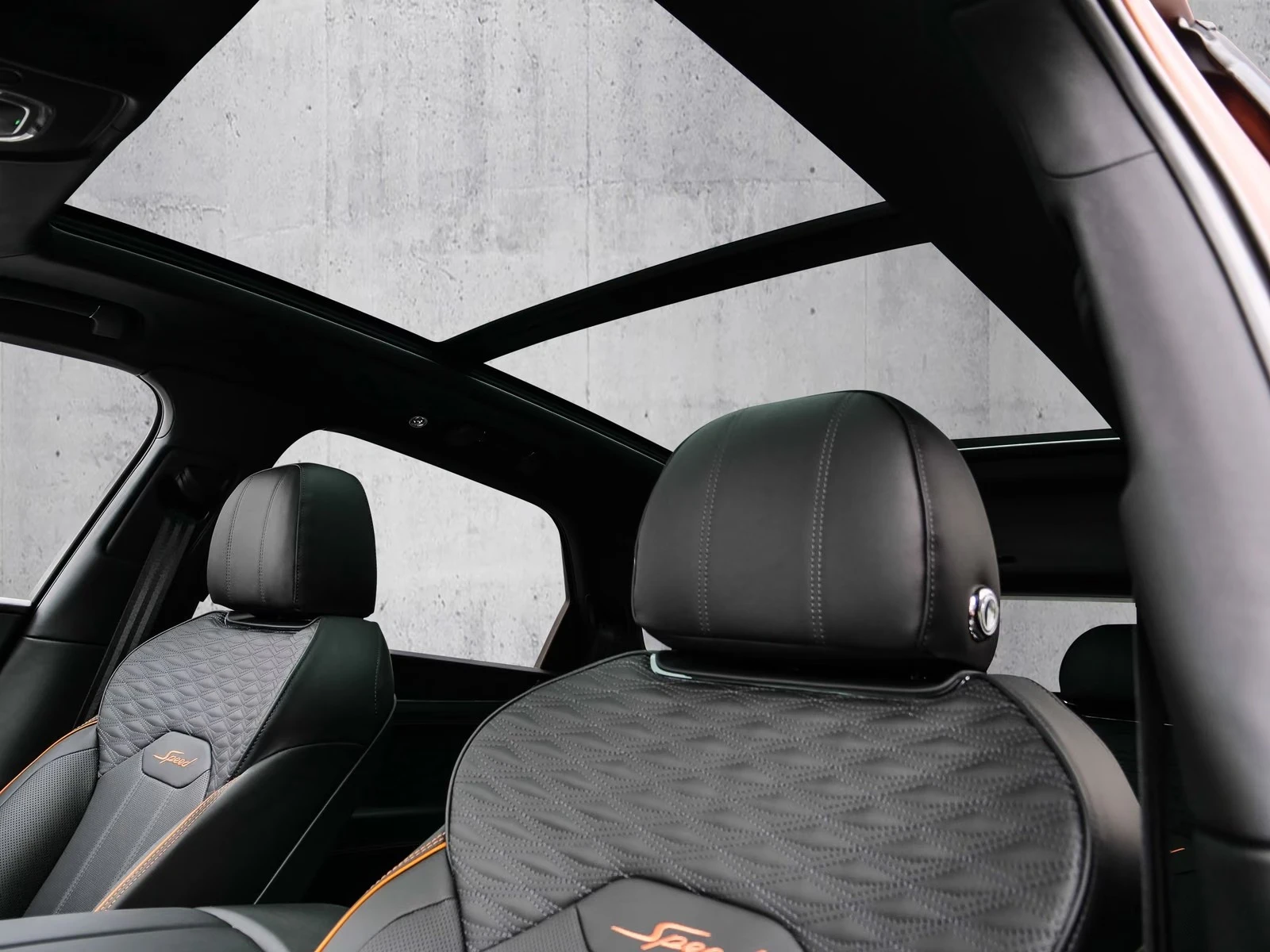 Bentley Bentayga V8 SPEED CARBON AKRAPOVIC KERAMIK ORANGE-FLAME , снимка 16 - Автомобили и джипове - 55891579