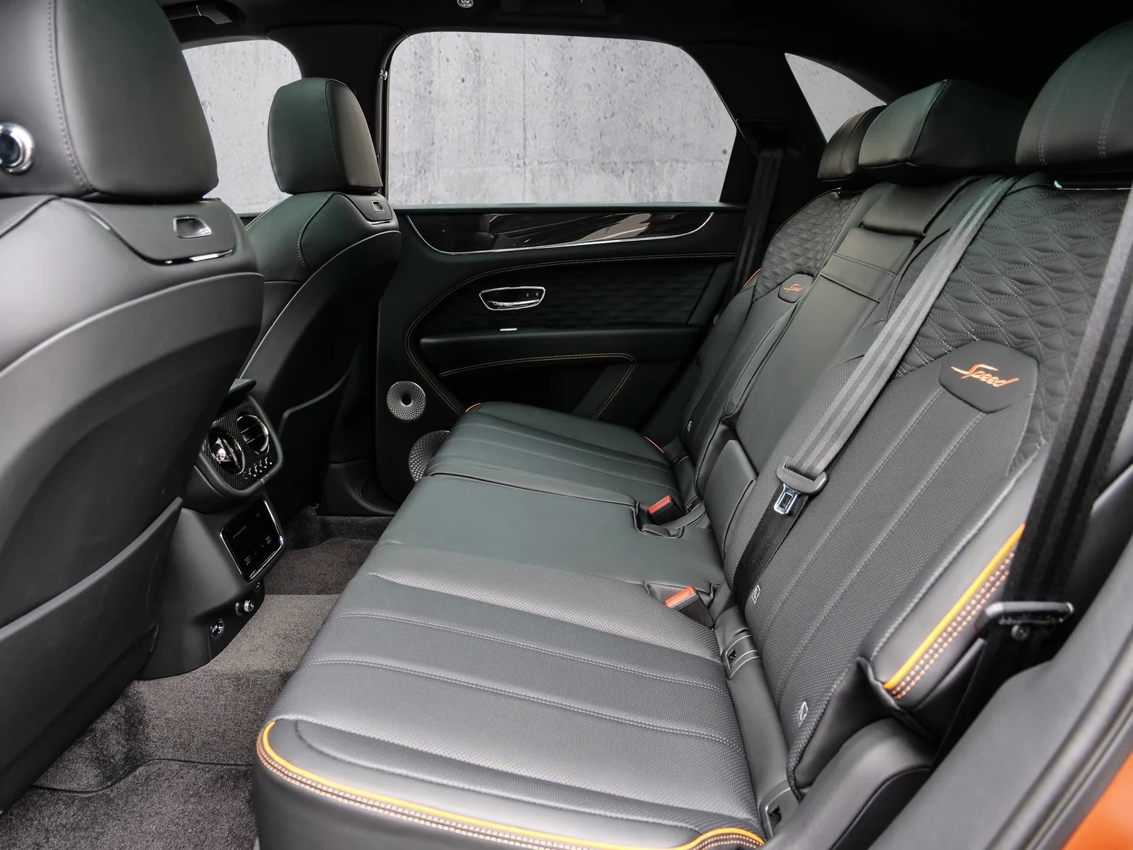 Bentley Bentayga V8 SPEED CARBON AKRAPOVIC KERAMIK ORANGE-FLAME , снимка 17 - Автомобили и джипове - 55891579