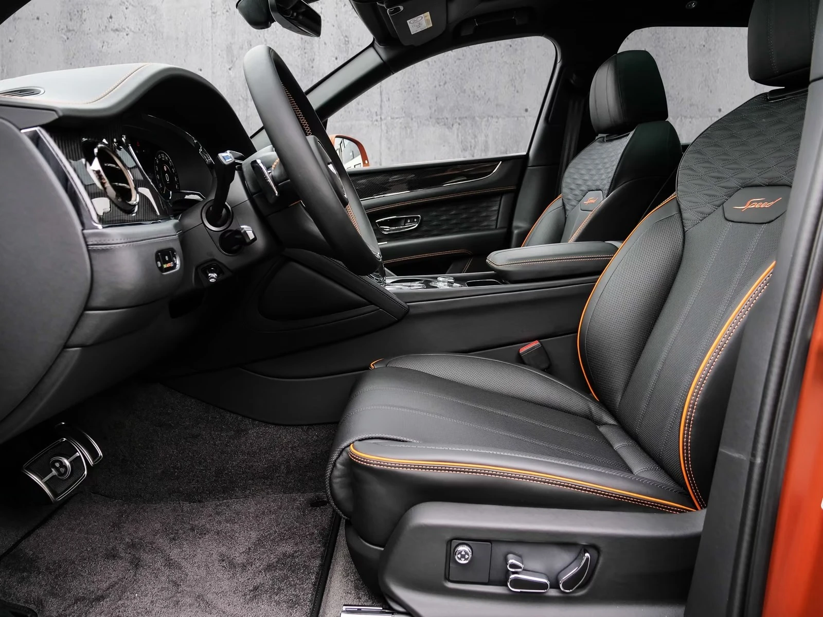 Bentley Bentayga V8 SPEED CARBON AKRAPOVIC KERAMIK ORANGE-FLAME , снимка 15 - Автомобили и джипове - 55891579