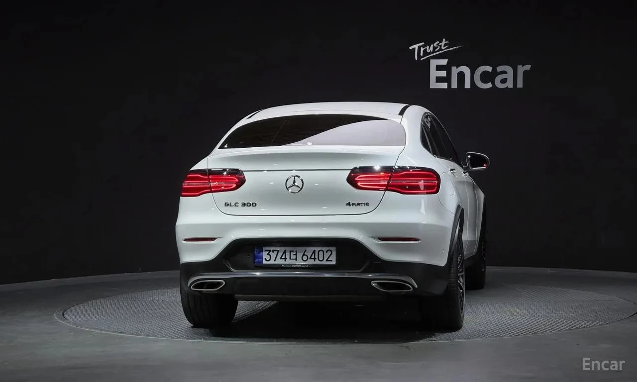 Mercedes-Benz GLC * GLC300 4MATIC AMG Line Coupe* АВТОКРЕДИТ* , снимка 4 - Автомобили и джипове - 55990948