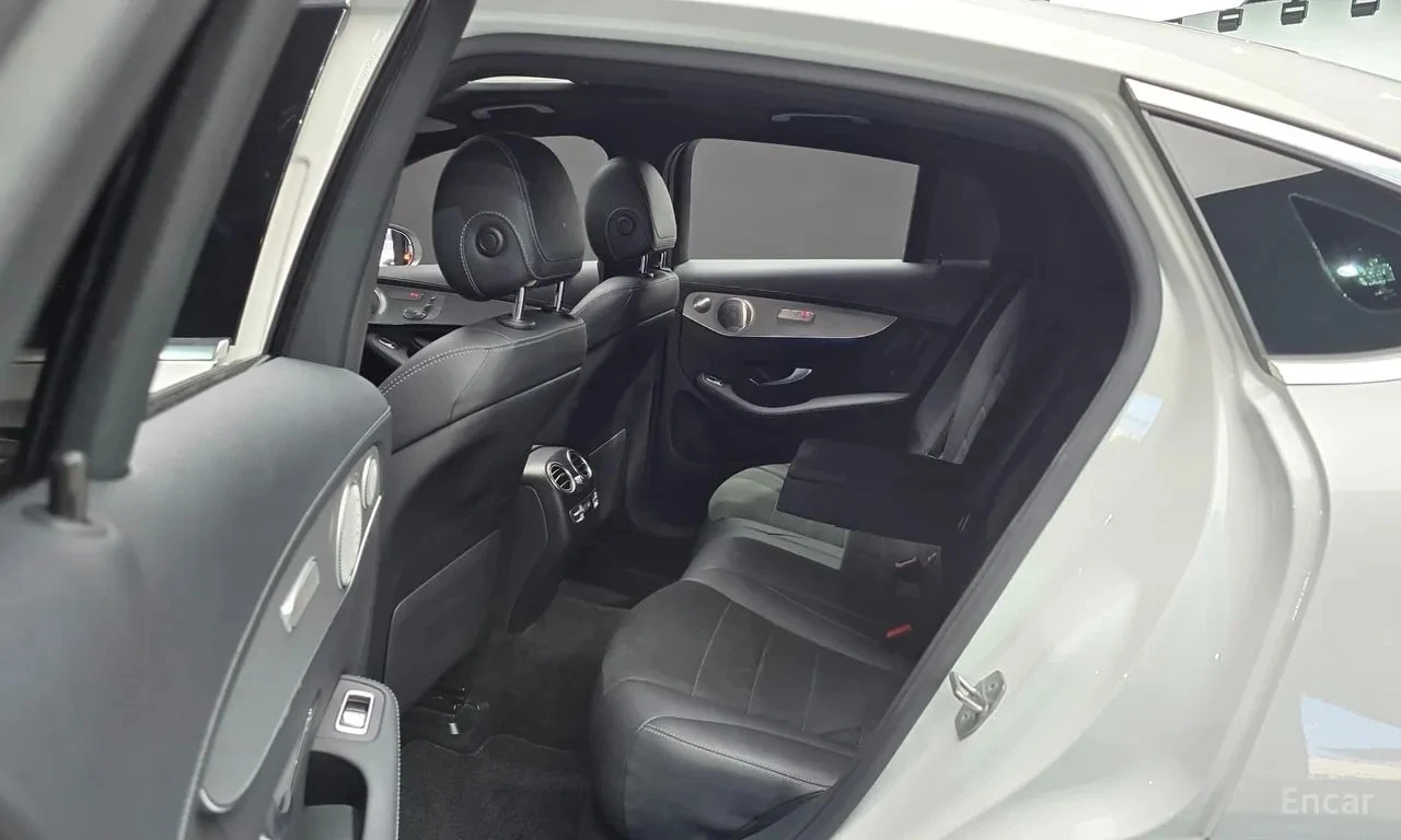 Mercedes-Benz GLC * GLC300 4MATIC AMG Line Coupe* АВТОКРЕДИТ* , снимка 12 - Автомобили и джипове - 55990948