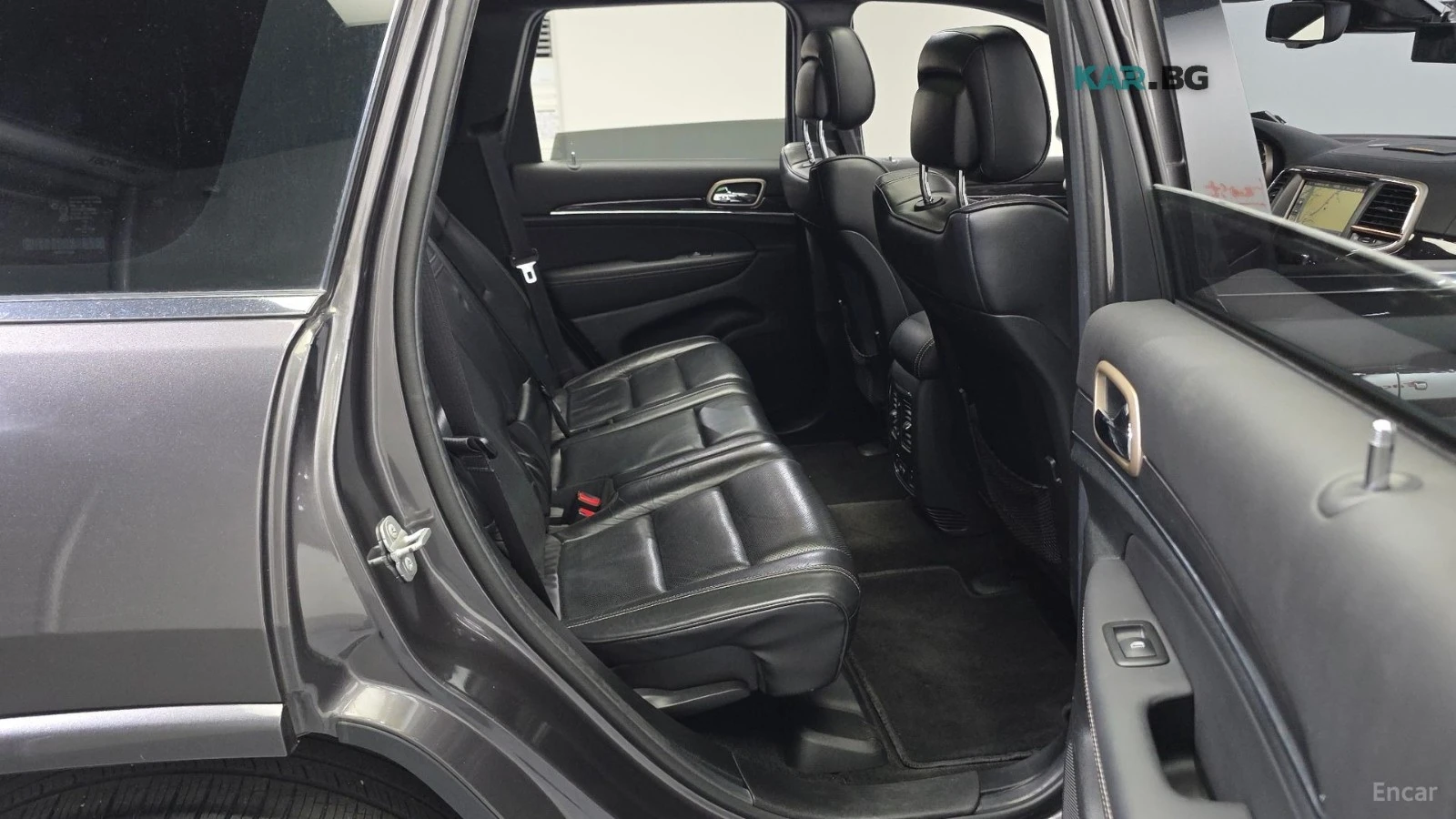 Jeep Grand cherokee OVERLAND* 8ZF* 4X4* DISTRONIC* ОБДУХ* PANO* , снимка 13 - Автомобили и джипове - 55993112