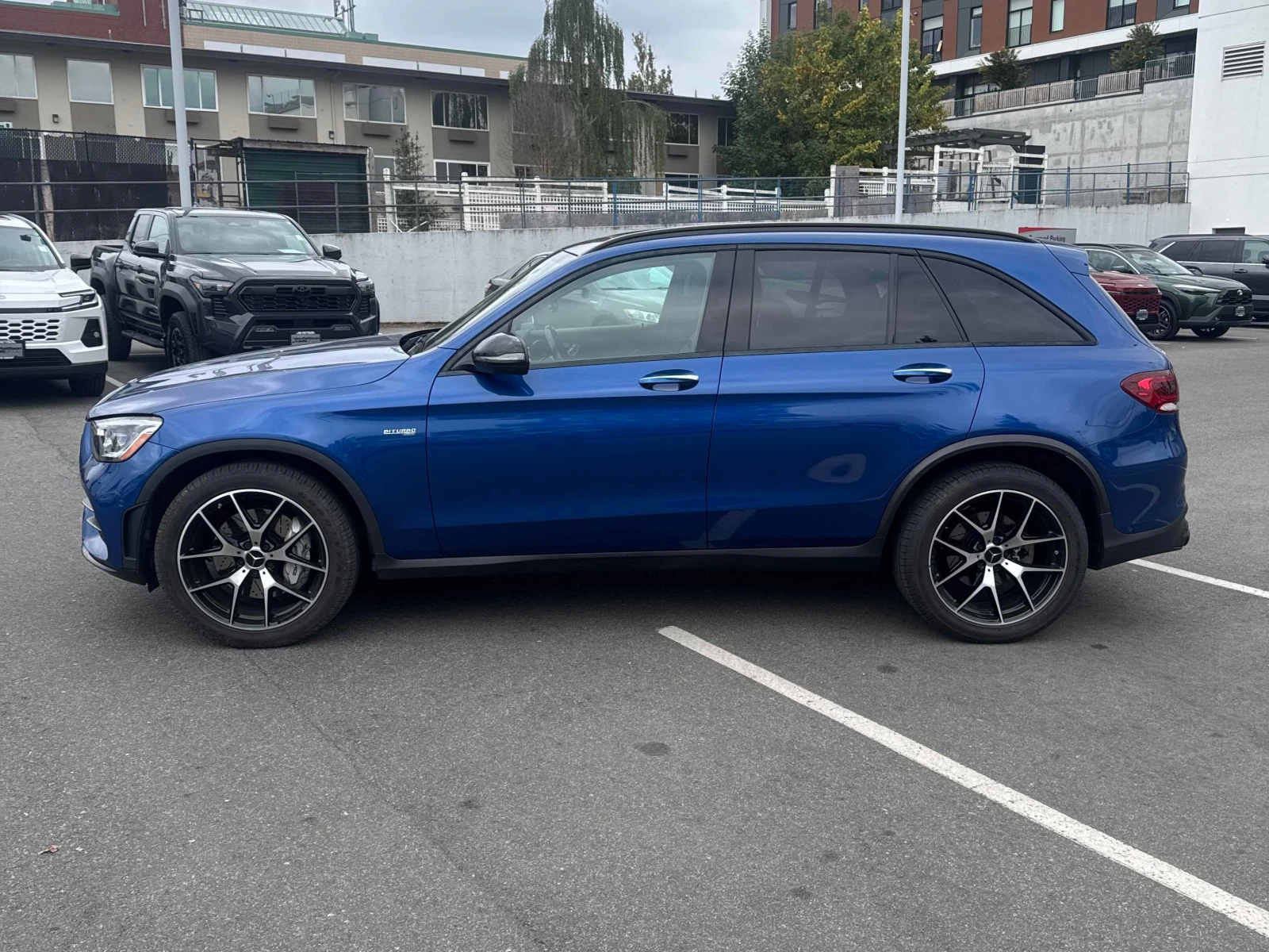 Mercedes-Benz GLC 43 AMG  * CARFAX * ОПЦИЯ ЗА ФИНАНСИРАНЕ, снимка 2 - Автомобили и джипове - 56087011