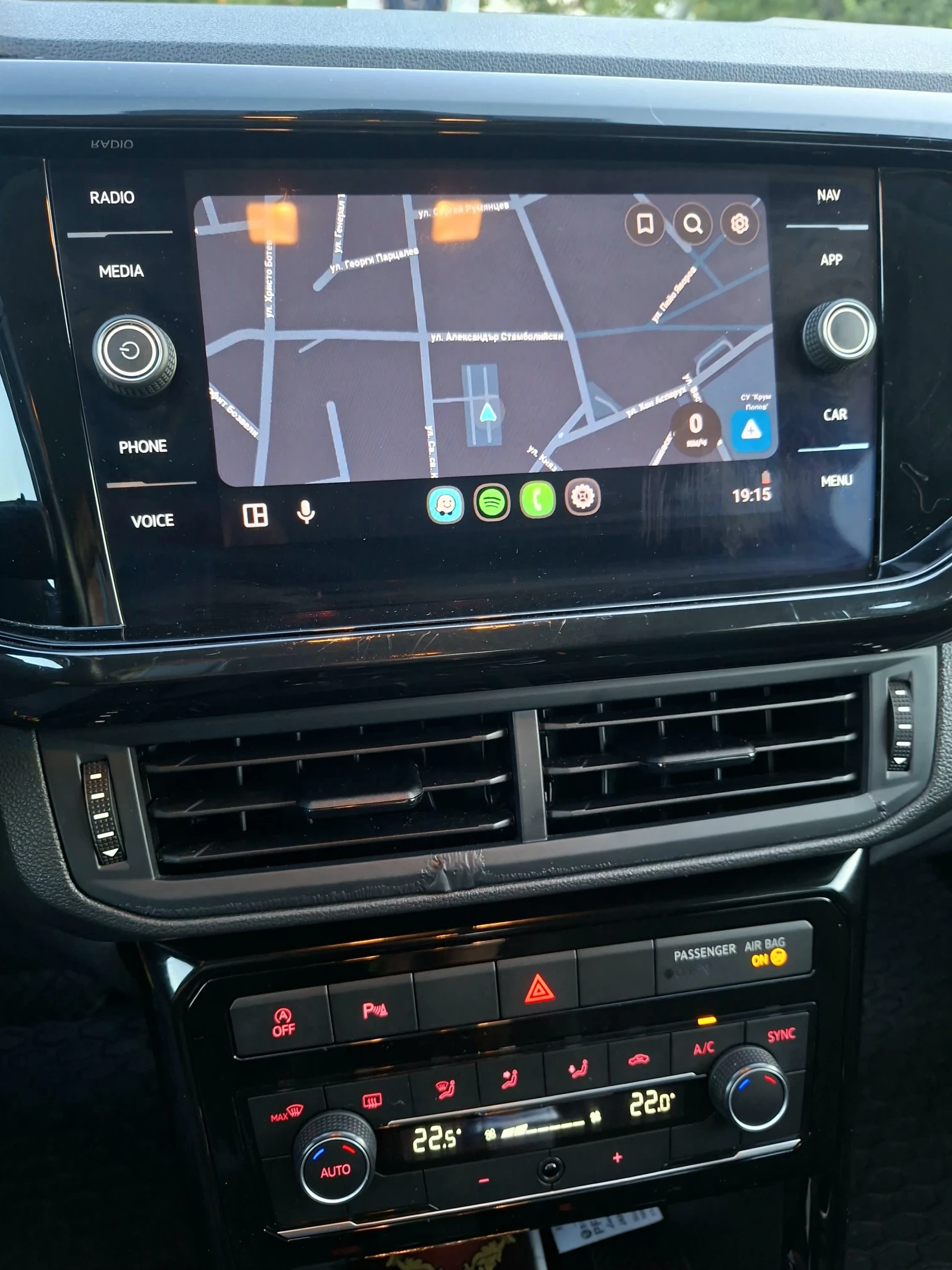 VW T-Cross Live , снимка 10 - Автомобили и джипове - 56316722