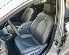Toyota Camry 2.5 Hybrid Luxury Гаранция, снимка 16
