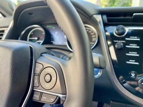 Toyota Camry 2.5 Hybrid Luxury Гаранция, снимка 12