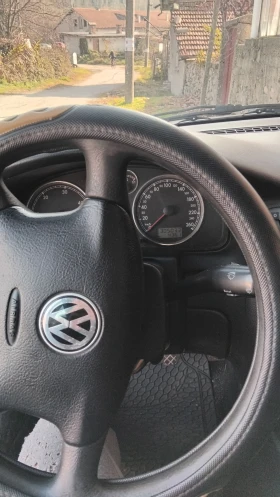 VW Passat - 1100 € / 2151.41 лв. - 32490826 2