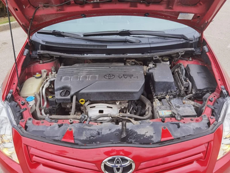 Toyota Auris 1.33i 99hp, снимка 13 - Автомобили и джипове - 48967840