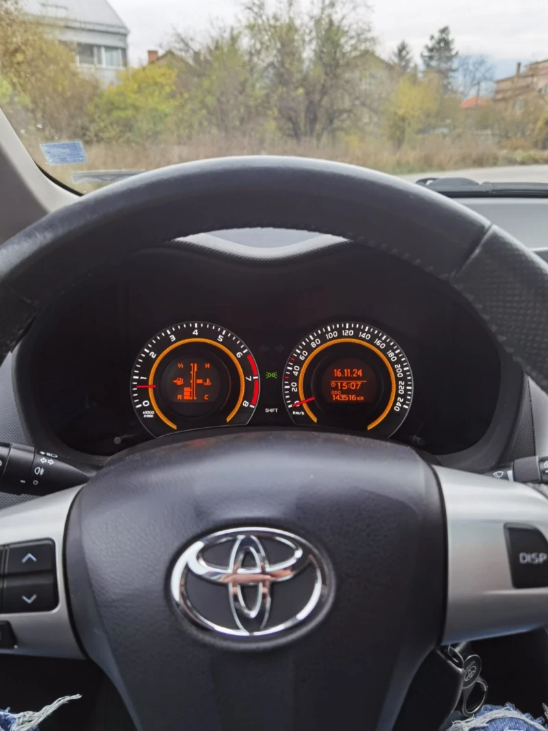 Toyota Auris 1.33i 99hp, снимка 8 - Автомобили и джипове - 48967840