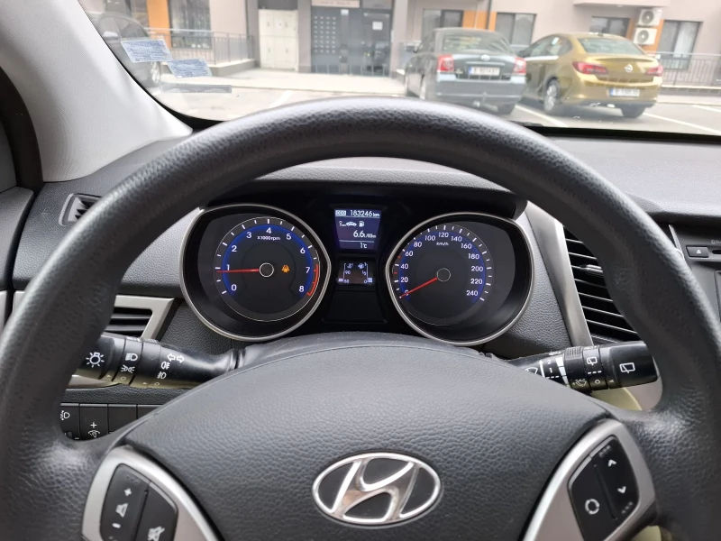 Hyundai I30 1.6, снимка 11 - Автомобили и джипове - 48980199