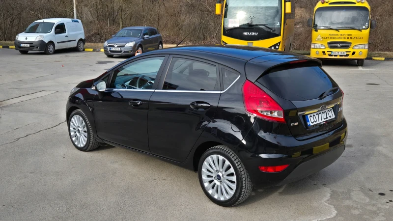 Ford Fiesta Много запазен!, снимка 5 - Автомобили и джипове - 49247112