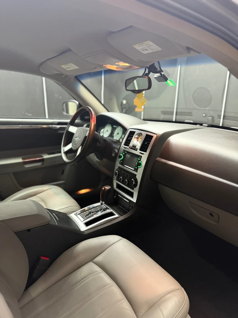 Chrysler 300c 3.5L Швейцария , снимка 9 - Автомобили и джипове - 50713042