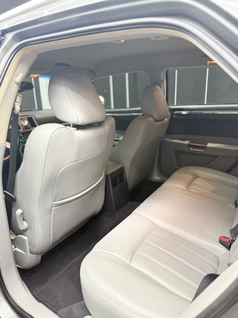 Chrysler 300c 3.5L Швейцария , снимка 8 - Автомобили и джипове - 50713042