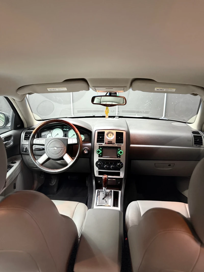 Chrysler 300c 3.5L Швейцария , снимка 11 - Автомобили и джипове - 50713042