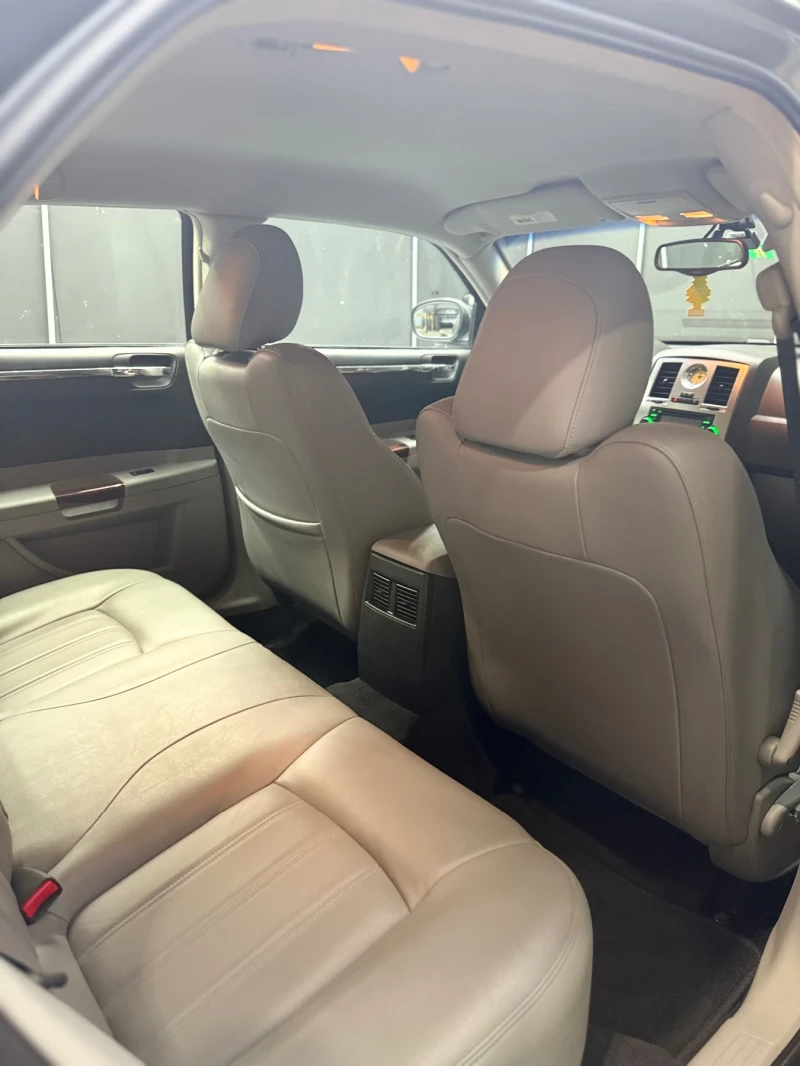 Chrysler 300c 3.5L Швейцария , снимка 10 - Автомобили и джипове - 50713042