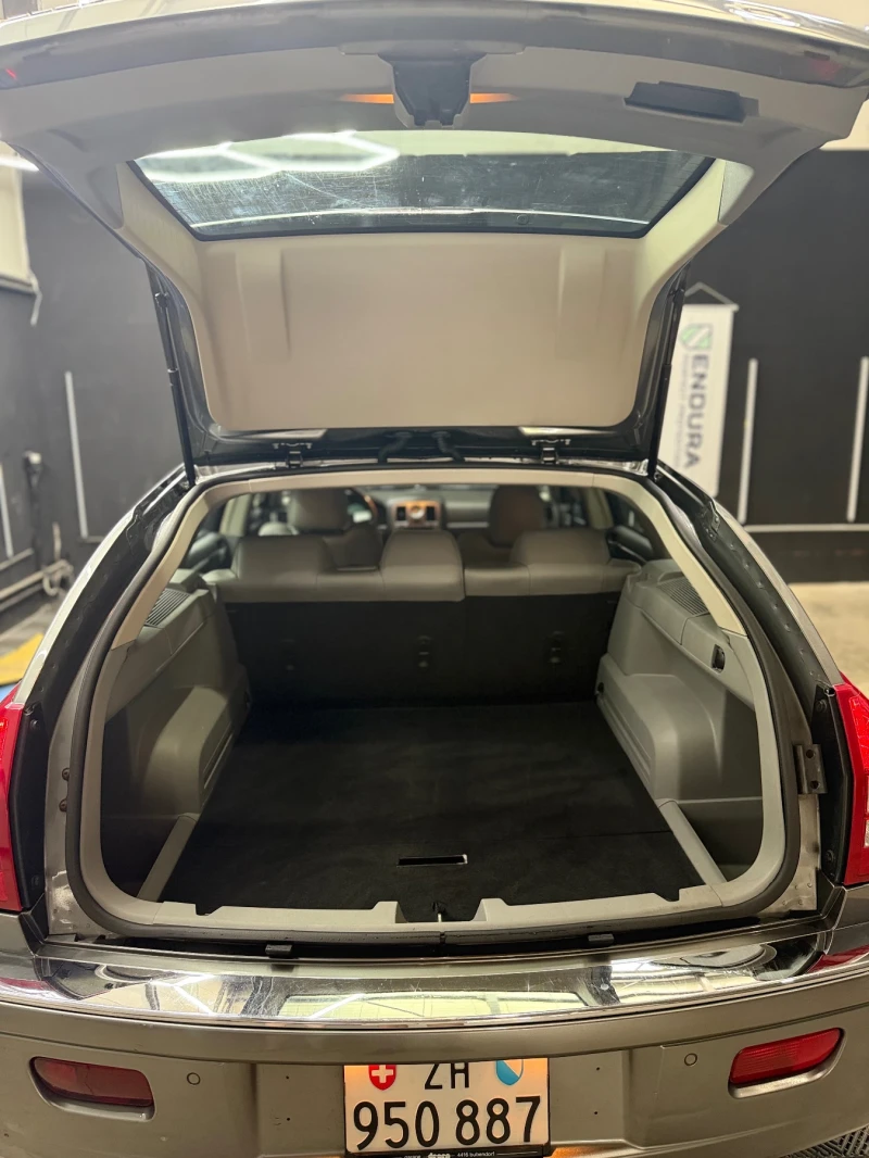 Chrysler 300c 3.5L Швейцария , снимка 13 - Автомобили и джипове - 50713042