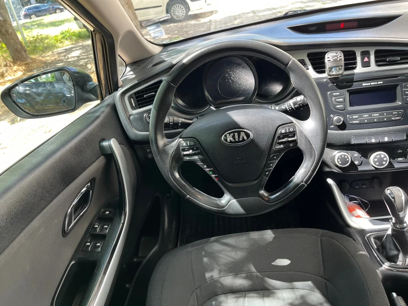 Kia Ceed SW 1.6 CRDI 16V 115кс, снимка 7 - Автомобили и джипове - 53034876
