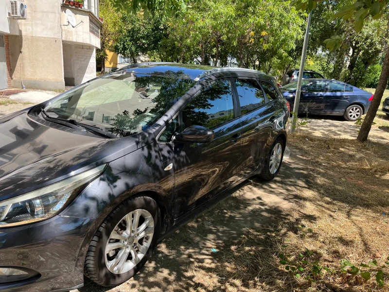 Kia Ceed SW 1.6 CRDI 16V 115кс, снимка 4 - Автомобили и джипове - 53034876